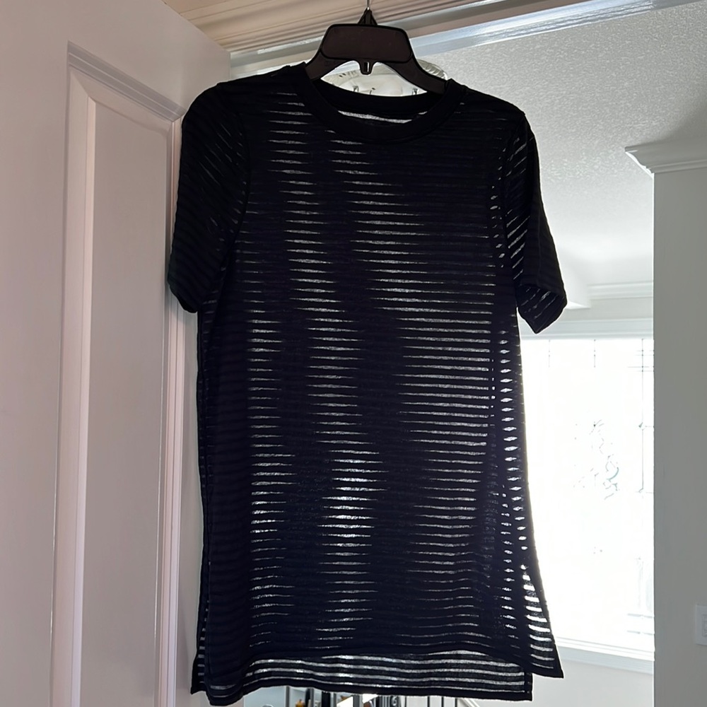 Ladies lululemon shirt